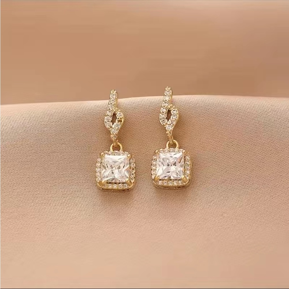 14K gold plated Diamond Sparkling Elegant Earrings